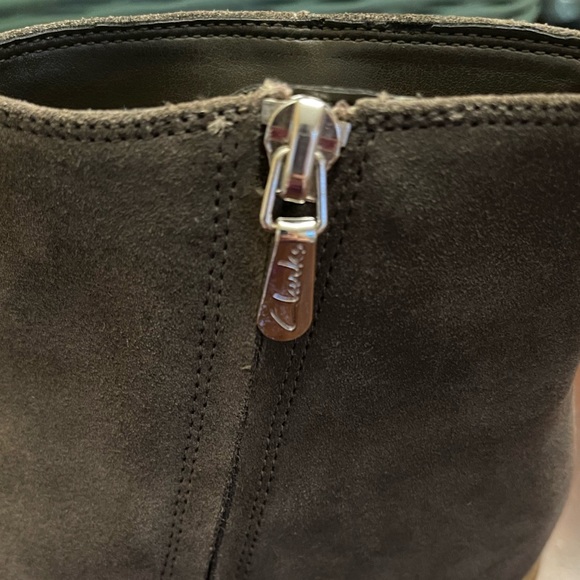 Women's Clarks Somerset Suede Ankle Boots Size 6.5M - Picture 7 of 10